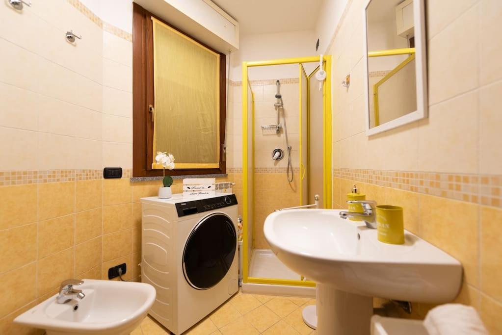 Ferienwohnung Attico Vicino Milano, Mxp, Rho Fiera Busto Arsizio Exterior foto