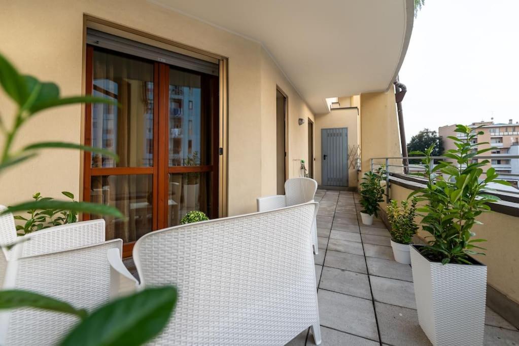 Ferienwohnung Attico Vicino Milano, Mxp, Rho Fiera Busto Arsizio Exterior foto